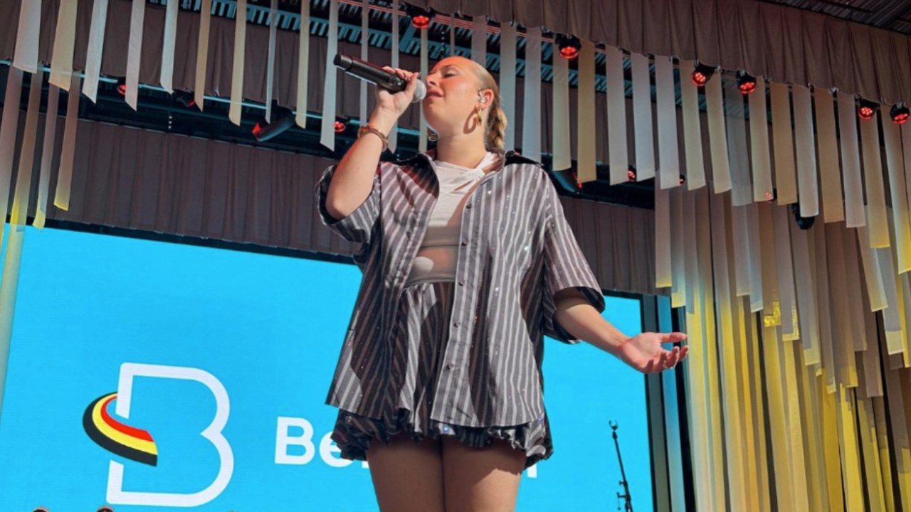 "Quel honneur et quel plaisir!" Héléna nous emmène avec elle dans les coulisses de sa visite au Japon