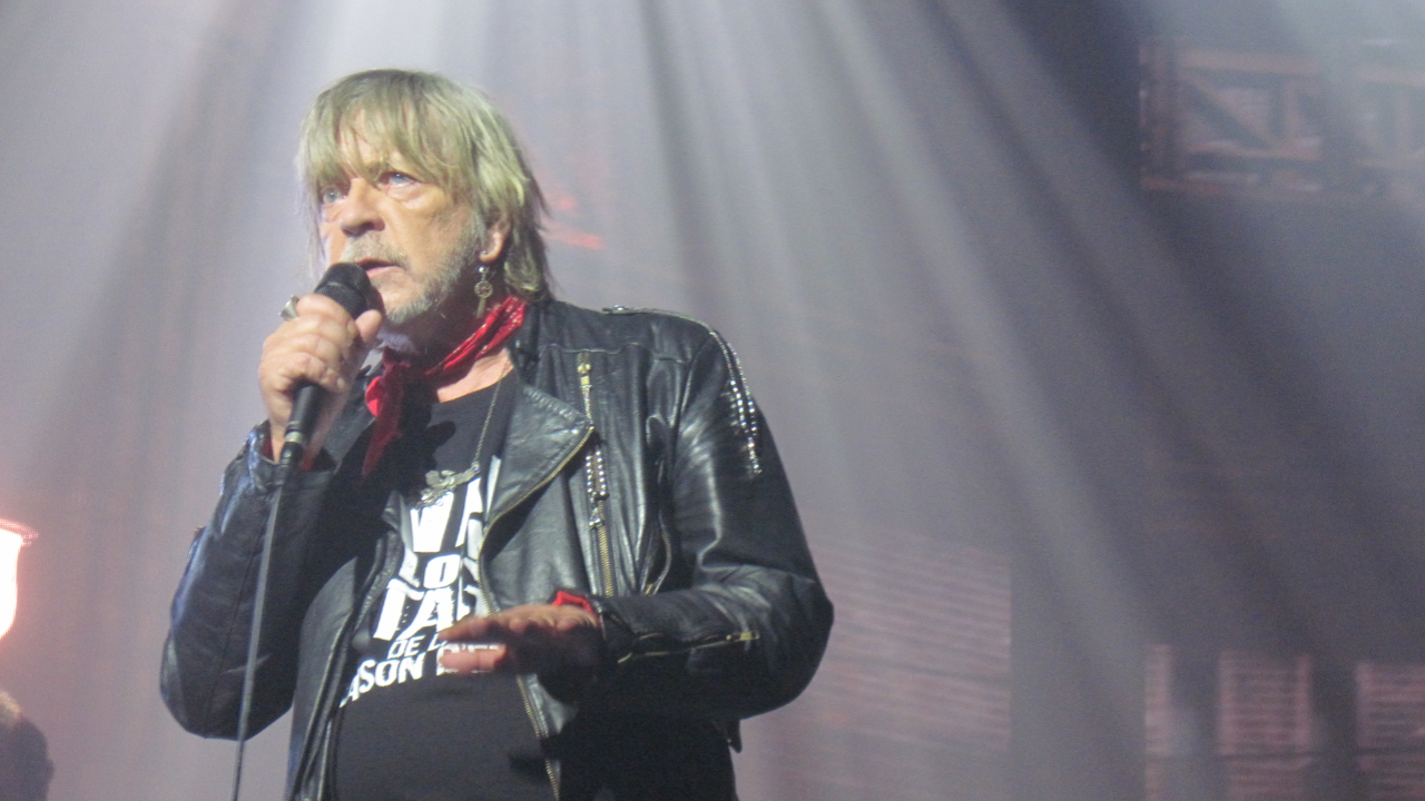 Renaud veut créer une chanson pour son "idole" Mbappé