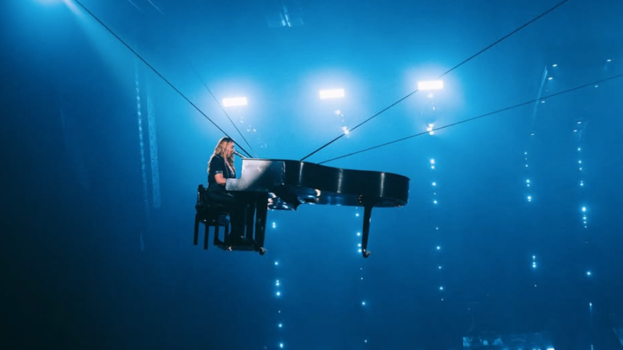 Santa de nouveau en tournée, elle prend de la hauteur et offre un spectacle aérien ! Santa de nouveau en tournée, elle prend de la hauteur et offre un spectacle aérien !