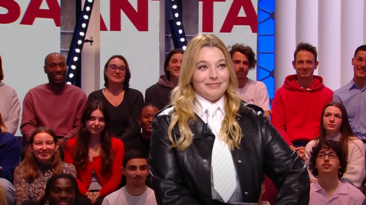 Santa remporte le prix de la meilleure chanteuse de l'année 2024 ! Santa remporte le prix de la meilleure chanteuse de l'année 2024 !