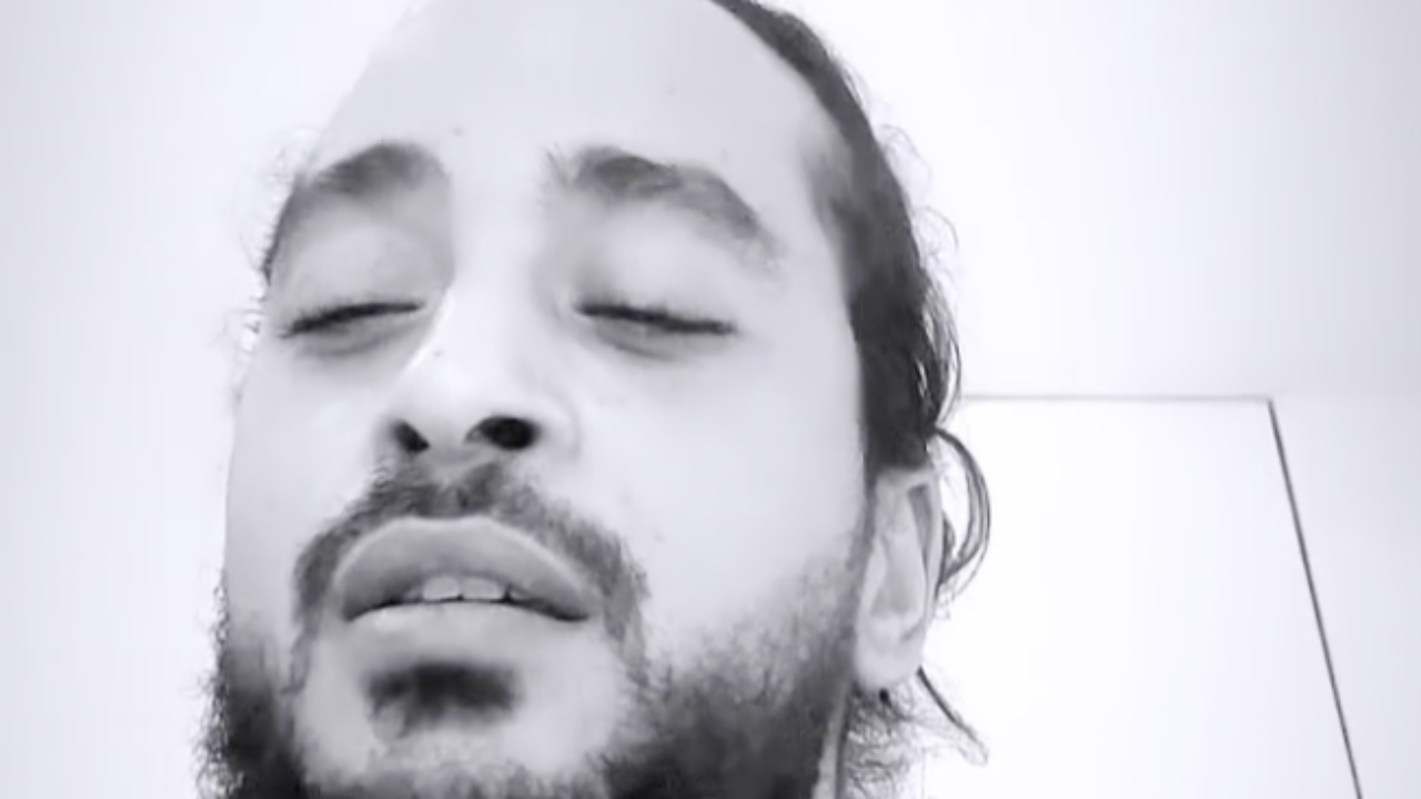 Slimane propose une version anglaise de "Mon Amour"