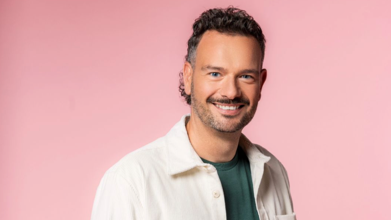 Star Academy : qui est Hugues Hamelynck, le nouveau professeur de théâtre du château ?