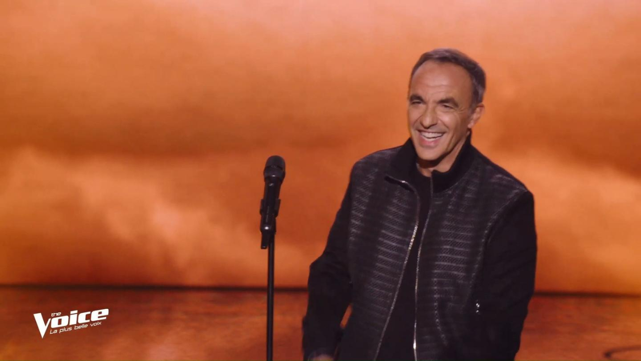 The Voice : Nikos Aliagas fait une surprise aux coachs en passant les auditions &agrave; l'aveugle !