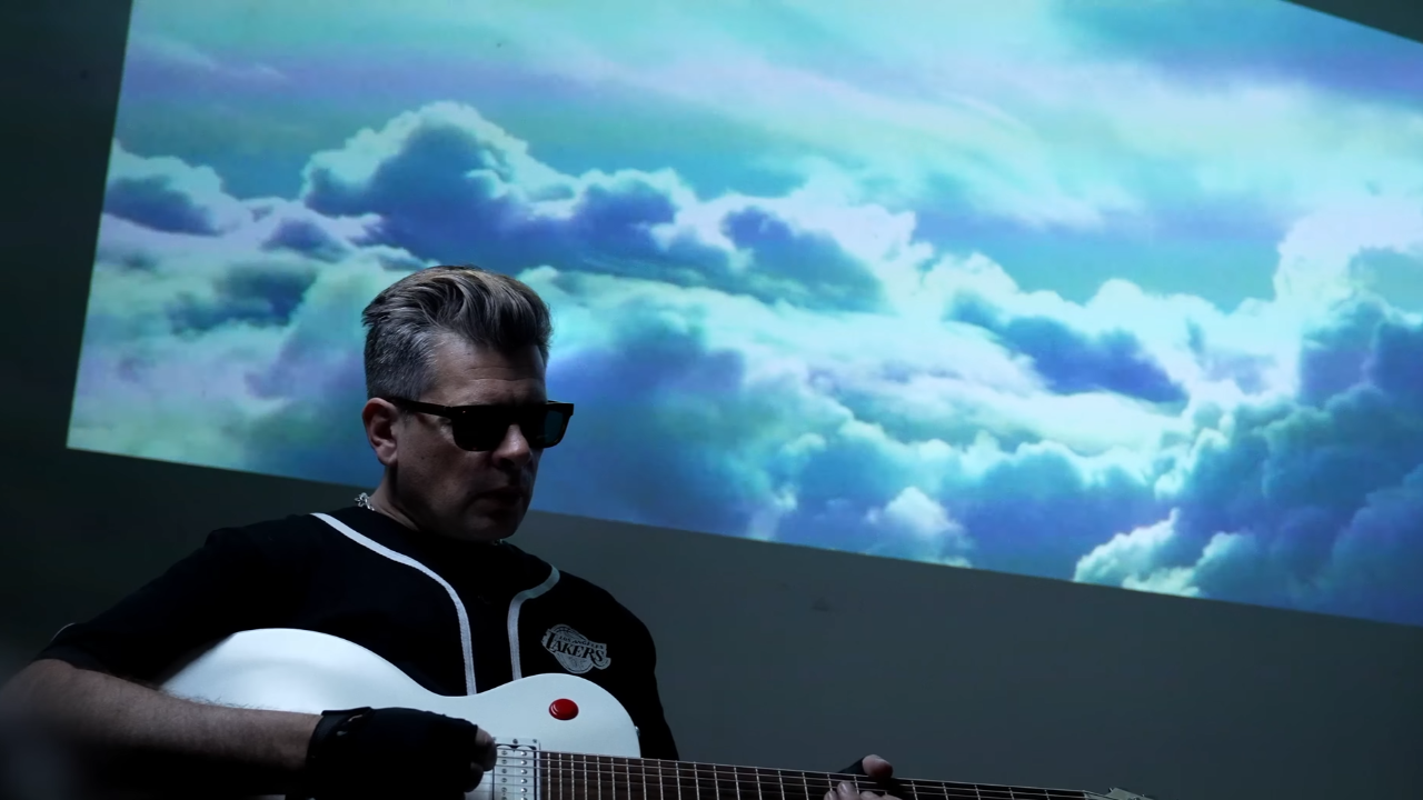 Un nouveau clip et une réédition pour Benjamin Biolay