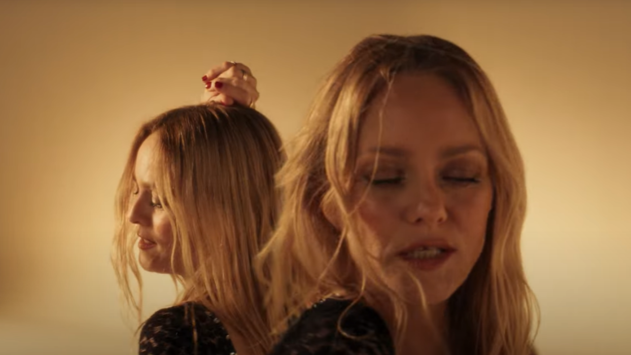 Vanessa Paradis envoûte tout le monde dans son dernier clip "Bouquet final"