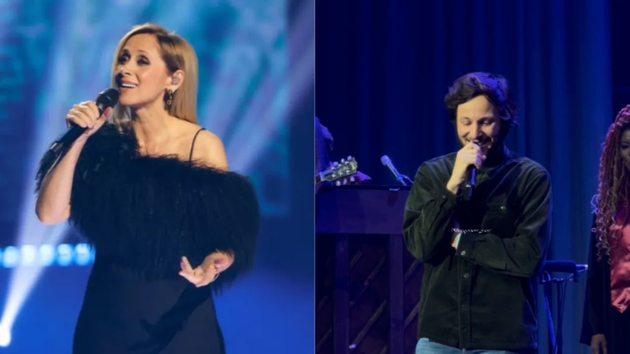Vianney sort de sa cabane pour faire une surprise à Lara Fabian en plein concert : "il fallait que je sois là" Vianney sort de sa cabane pour faire une surprise à Lara Fabian en plein concert : "il fallait que je sois là"
