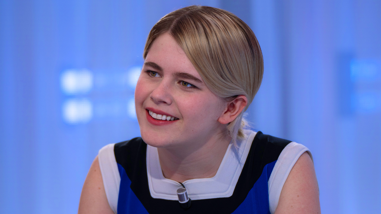 Zaho de Sagazan critiquée pour ses prises de position, elle riposte : "l'art est politique" Zaho de Sagazan critiquée pour ses prises de position, elle riposte : "l'art est politique"