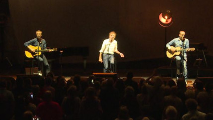 Alain Souchon présente son projet familial avec ses deux fils