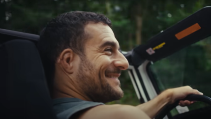 Amir : Après la polémique, le chanteur dévoile son clip "Nous"