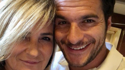 Amir en pleurs dans "La chanson de l'année" : ll revient sur la mort de sa regrettée maman Amir en pleurs dans "La chanson de l'année" : ll revient sur la mort de sa regrettée maman