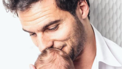 Amir partage une tendre vidéo avec son nouveau né