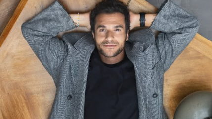 Amir se confie avec émotions sur sa vision de l'amour et des ruptures : "un cœur brisé est un cœur entier"