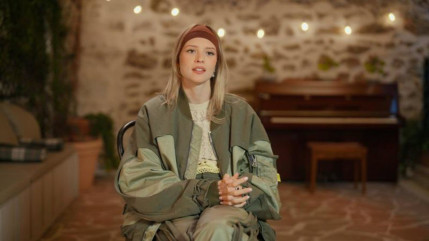 Angèle revient sur son coming-out révélé par les médias