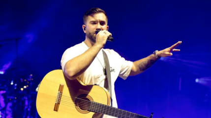 Avec Kendji Girac et sa reprise d'un célèbre tube, l'été sera chaud ! Avec Kendji Girac et sa reprise d'un célèbre tube, l'été sera chaud !