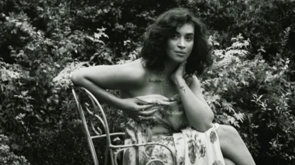 Camélia Jordana : elle dévoile son tout nouveau clip ! Camélia Jordana : elle dévoile son tout nouveau clip !