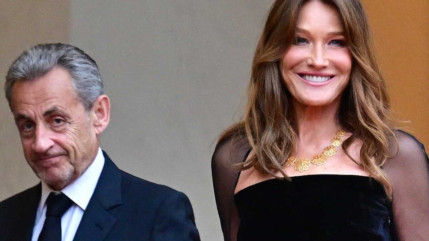 Carla Bruni soutien Nicolas Sarkozy à travers un message poignant : "Au moment où je m'apprête à franchir les murs de la prison…" Carla Bruni soutien Nicolas Sarkozy à travers un message poignant : "Au moment où je m'apprête à franchir les murs de la prison…"
