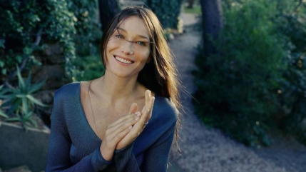 Carla Bruni : une vidéo de sa fille Giulia fait fondre les internautes
