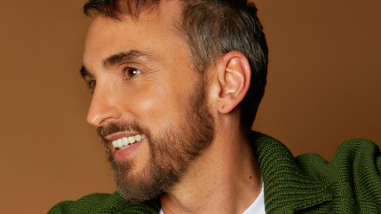 Christophe Willem invoque les extra-terrestres pour "calmer tout ce bordel"