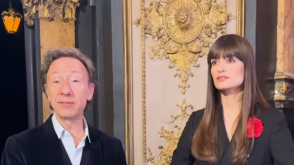 Clara Luciani et Stéphane Bern s'amusent comme des fous au Musée Grévin