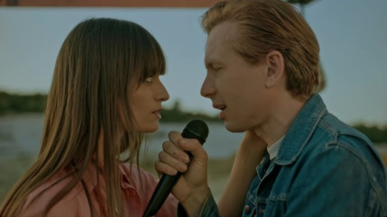 Clara Luciani dévoile comment elle est tombée amoureuse Clara Luciani dévoile comment elle est tombée amoureuse