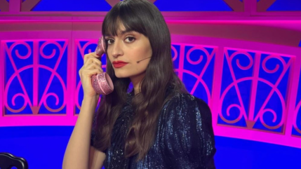 Clara Luciani pleine d’humour quand elle découvre son sosie…