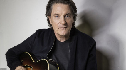 Francis Cabrel  dévoile son nouveau single "On arrive demain"