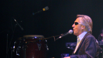 Gilbert Montagné : il chute de la scène en plein show Gilbert Montagné : il chute de la scène en plein show