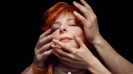 Gilles Lellouche tourne avec Myl&egrave;ne Farmer : un projet myst&eacute;rieux dans un univers "cauchemardesque"