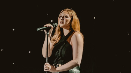 Helena agac&eacute;e d'&ecirc;tre constamment associ&eacute;e &agrave; Pierre Garnier et &agrave; la Star Academy