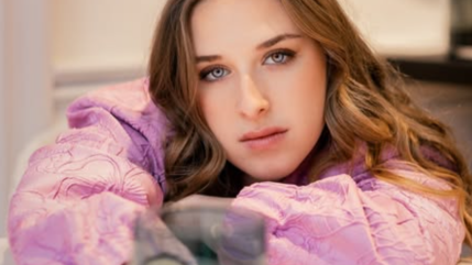 Héléna : dépassée par les événements lors de son concert à Lille, la chanteuse réagit !