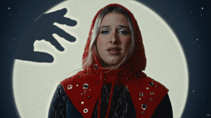 Helena frappe fort avec "Capuche", un clip symbolique qui ne laisse pas indiff&eacute;rent