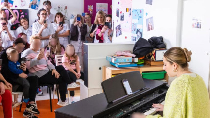 Helena offre un moment magique à des enfants malades avant son concert à Amnéville Helena offre un moment magique à des enfants malades avant son concert à Amnéville