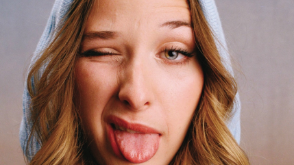 Héléna se dévoile pour la nouvelle pochette de son nouvel album, avec "3 facettes d'elle même"