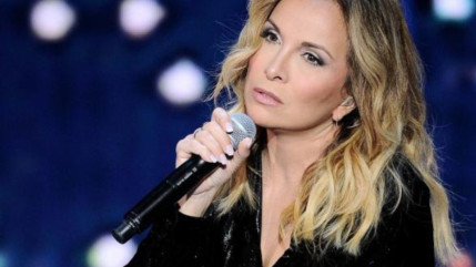 Hélène Ségara malade ? Elle écrit un livre pour "rester positif et croire en soi" Hélène Ségara malade ? Elle écrit un livre pour "rester positif et croire en soi"