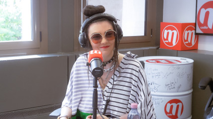 Hoshi va donner un orientation plus rock à sa musique