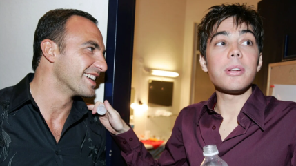 "Il me manque" : Nikos Aliagas toujours tr&egrave;s touch&eacute; de la disparition de Gr&eacute;gory Lemarchal