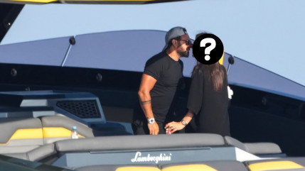"Il ne supporte pas d'&ecirc;tre s&eacute;par&eacute; d'elle" : Cyril Hanouna officialise sa relation avec une chroniqueuse !