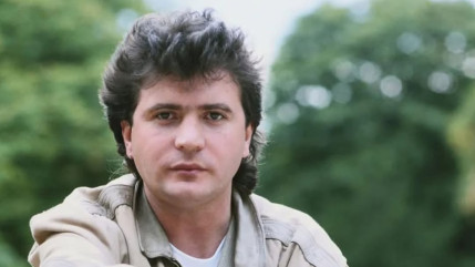 "Il s’est tué à ma place" : le bouleversant témoignage de Yann Arthus-Bertrand sur la mort de Daniel Balavoine "Il s’est tué à ma place" : le bouleversant témoignage de Yann Arthus-Bertrand sur la mort de Daniel Balavoine