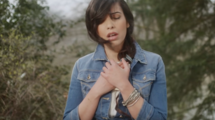 Indila bat un énorme record sur YouTube