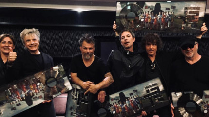 Indochine continue de surprendre ses fans !