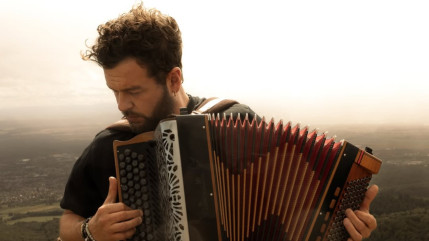 "J&rsquo;avais besoin de revenir aux sources" : Claudio Cap&eacute;o se confie depuis sa maison en Alsace