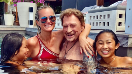 Johnny Hallyday : les relations entre Laeticia et les aînés du chanteur s’améliorent-elles ?
