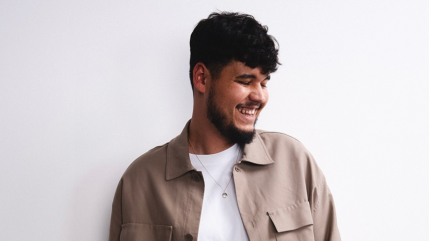 Joseph Kamel : il prouve une fois de plus son amour pour sa famille, en dévoilant les images du clip de son titre "Petit frère" Joseph Kamel : il prouve une fois de plus son amour pour sa famille, en dévoilant les images du clip de son titre "Petit frère"