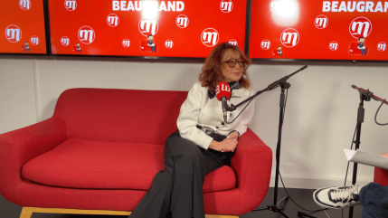 Julie Pietri juge la rel&egrave;ve de la chanson fran&ccedil;aise : "J'adore H&eacute;l&eacute;na ! C'est la rel&egrave;ve, on adore !"