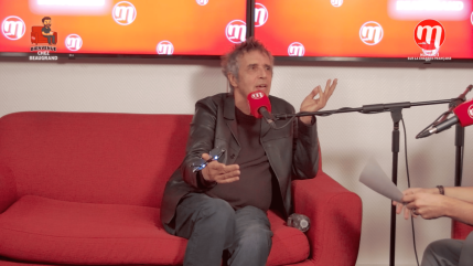 Julien Clerc révèle pourquoi il n'écrit pas ses chansons : "quand j’ai écrit des paroles j’ai tout de suite senti..."