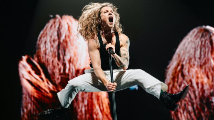 Julien Doré agacé par les téléphones en concert ? Le chanteur répond ! Julien Doré agacé par les téléphones en concert ? Le chanteur répond !