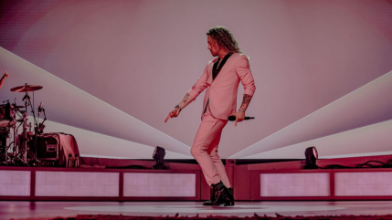 Julien Dor&eacute; annonce deux concerts surprises hyper intimistes pour le mois d'avril