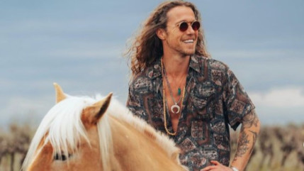 Julien Doré : comment son fils l'a convaincu de refaire un "pestacle" Julien Doré : comment son fils l'a convaincu de refaire un "pestacle"