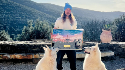 Julien Doré démasque un faux compte qui se fait passer pour son directeur de la communication