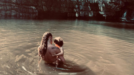 Julien Doré se confie sur son désir d'adoption, même après la naissance de son fils